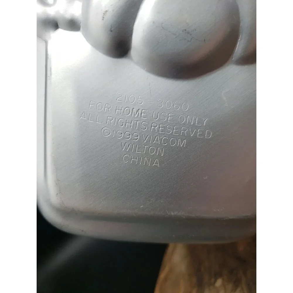 Wilton Blue's Clues Cake Pan 1999 Viacom Blue Dog Character Baking Pan